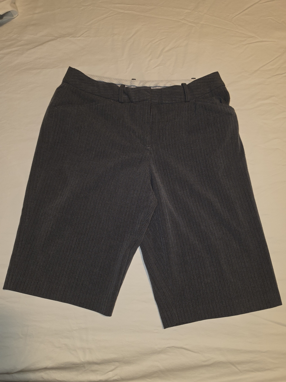 Worthington Sz 6 Petite Stretch Dark Gray Pinstripe Bermuda Shorts Y2k